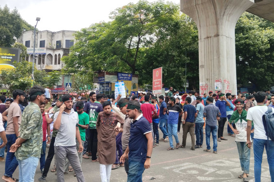 শাহবাগ মোড় অবরোধ