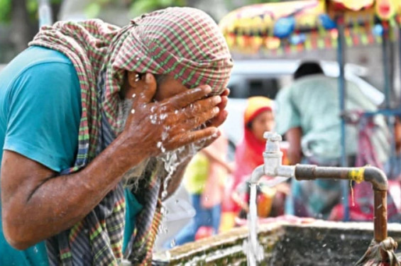 তাপপ্রবাহে চট্টগ্রামে   জনজীবনে অস্বস্তি