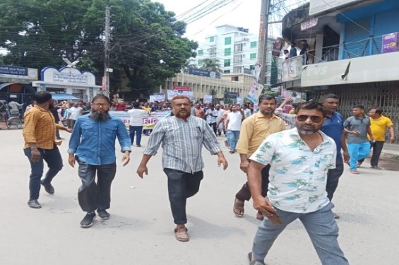 ইঞ্জিনিয়ার তুহিনের নিঃশর্ত মুক্তির দাবিতে নীলফামারীতে স্বেচ্ছাসেবক দলের বিক্ষোভ মিছিল অনুষ্ঠিত