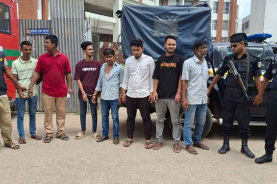 নোয়াখালীতে হাসপাতালে অভিযান চালিয়ে  ৭ দালালকে কারাদন্ড