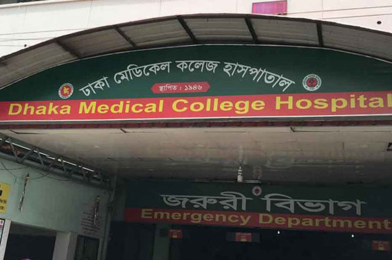 ডেমরায় বাসের ধাক্কায় নারীসহ লেগুনার তিন যাত্রী নিহত