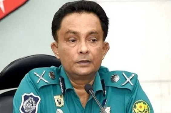 বিমানবন্দরে আটক ডিএমপির সাবেক কমিশনার