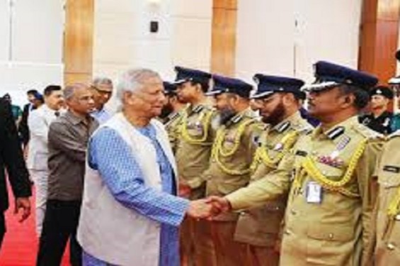মানুষের আস্থা ফিরিয়ে আনতে পুলিশের প্রতি প্রধান উপদেষ্টার আহ্বান