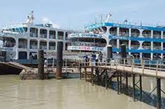 নোয়াখালীর হাতিয়ার সঙ্গে সারা দেশের নৌ-যোগাযোগ বন্ধ