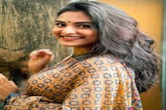 শুটিং অসমাপ্ত রেখে ঢাকায় ফিরলেন তটিনী