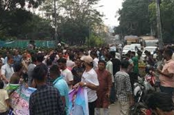 আজও ঢাকার দুই স্থানে সড়ক অবরোধ, ভোগান্তিতে যাত্রীরা