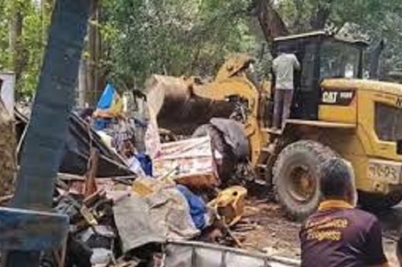সোহরাওয়ার্দী উদ্যানে উচ্ছেদ অভিযান