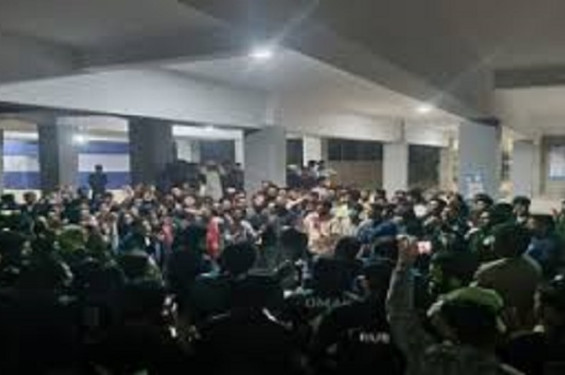 কুয়েট শিক্ষার্থীদের উপর হামলার প্রতিবাদে প্রশাসনের মামলা দায়ের