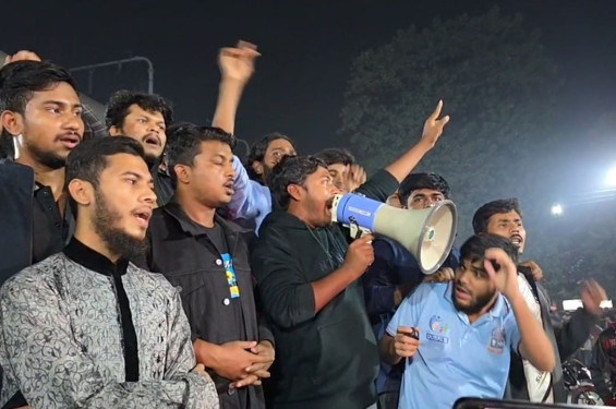 বিচারের দাবিতে উত্তাল ঢাবি