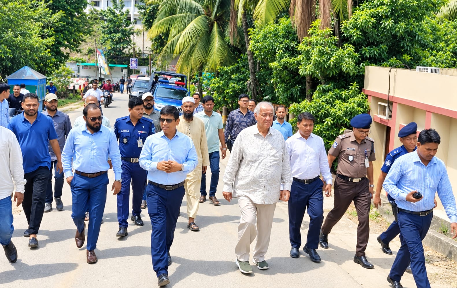 বান্দরবানে বন্যায় ক্ষতিগ্রস্ত সড়ক দ্রুত মেরামতের নির্দেশ পার্বত্যমন্ত্রীর