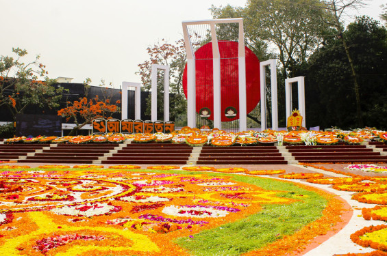 অমর একুশে ফেব্রুয়ারি আজ, শ্রদ্ধাবনত জাতি