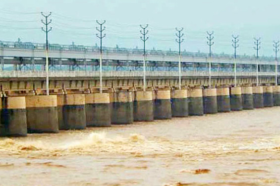 খুলেছে ফারাক্কার সব গেট, বন্যার শঙ্কা