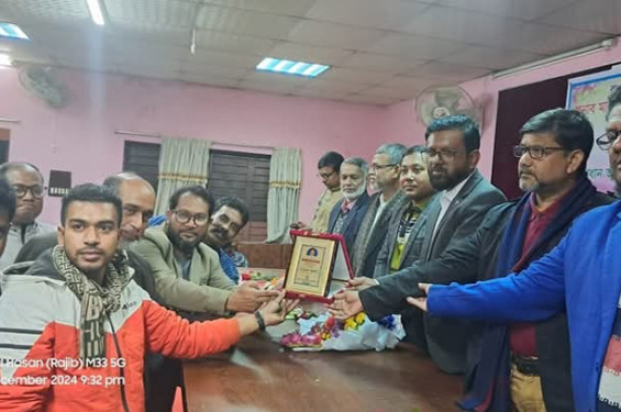 ফরিদপুর প্রেসক্লাবের সাধারণ সম্পাদক নির্বাচিত হওয়ায় মাহবুব হোসেনকে সংবর্ধনা