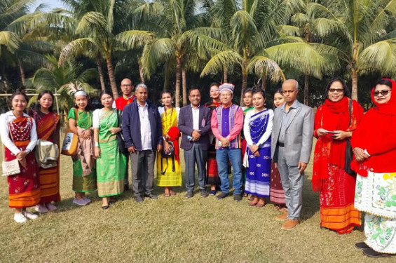 বিশ্বায়নের যুগে বদলে যাচ্ছে পরিবার থেকে রাষ্ট্রনীতি