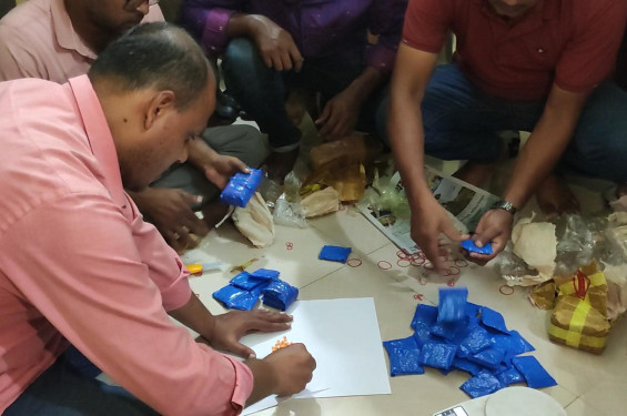 ‎ঠাকুরগাঁও এস,এ পরিবহন থেকে ২০হাজার পিছ ইয়াবা উদ্ধার!