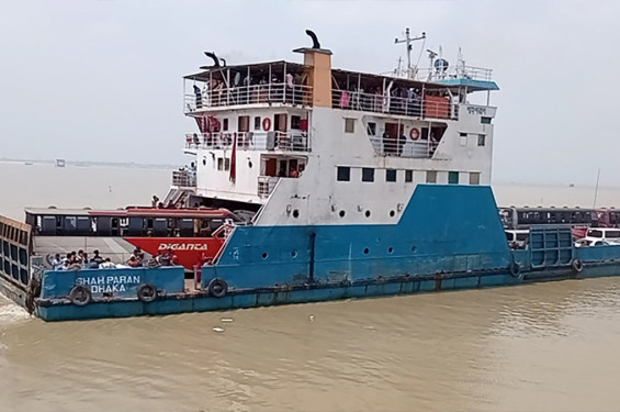 ৫ ঘণ্টা পর দৌলতদিয়া-পাটুরিয়া নৌরুটে ফেরি চলাচল শুরু