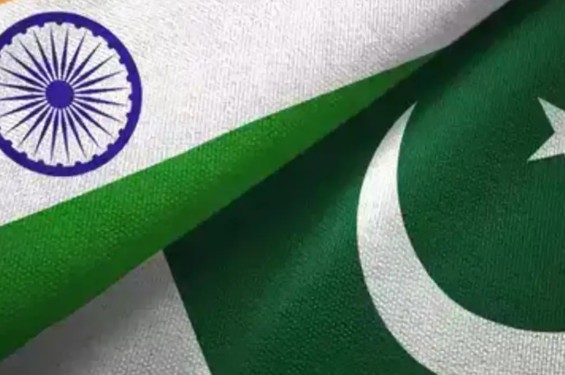 ভারতে পাল্টা হামলা চালাচ্ছে পাকিস্তান