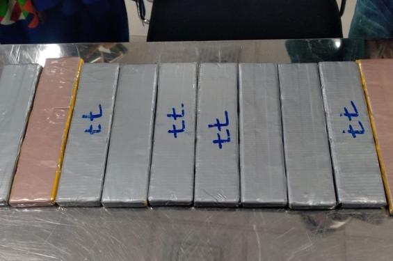 ওসমানী বিমানবন্দরে ৩০ কেজি স্বর্ণের চালান আটক