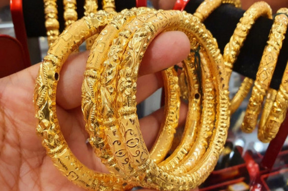 সোনার দাম ভরিতে কমলো ১৪ হাজার