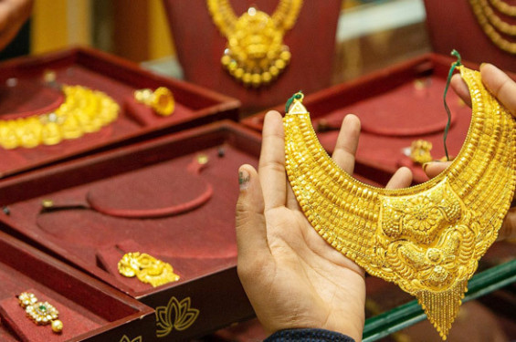 সোনার ভরি প্রায় ১ লাখ ৯০ হাজার