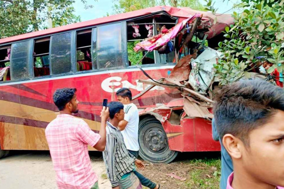 শায়েস্তাগঞ্জে দুই বাসের মুখোমুখি সংঘর্ষে নিহত ২, আহত ৫০