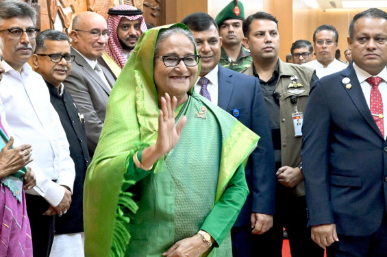 সৌদি আরব থেকে দেশে ফিরেছেন প্রধানমন্ত্রী