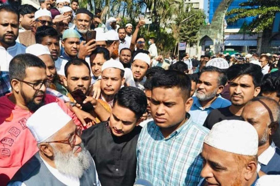অ্যাডভোকেট সাইফুলের জানাজায় হাসনাত-সারজিস