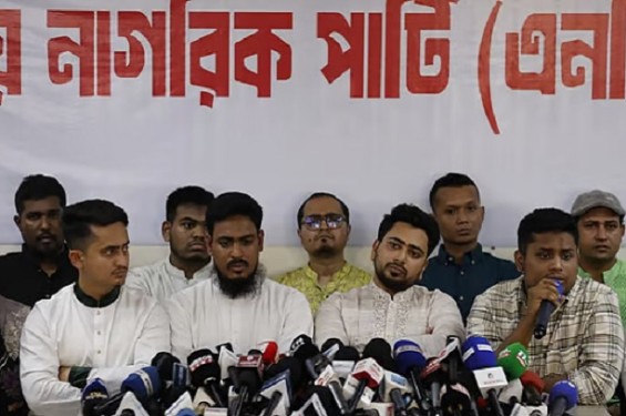 সেনাবাহিনীর ঊর্ধ্বতন কর্তৃপক্ষের সঙ্গে যে আলোচনা হয়েছে, সেটা রাজনৈতিক বিষয়ে হস্তক্ষেপ: হাসনাত আবদুল্লাহ