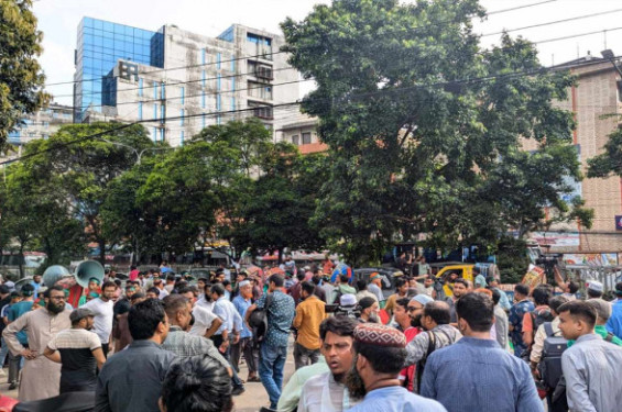 ধানমন্ডি ৩২ নম্বরে ফের ধাওয়া পাল্টা-ধাওয়া