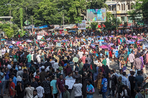 শাহবাগ অবরোধ ৫ কলেজের শিক্ষার্থীদের