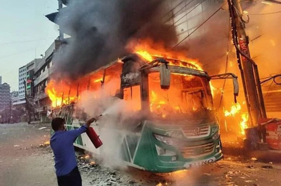 ৩৭ দিনে সারাদেশে ২৩৮টি যানবাহনে আগুন