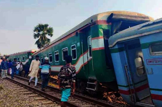 ৭ ঘণ্টায় উদ্ধার হয়নি একটি বগিও