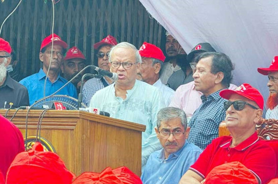 ‘পাশের দেশের স্বার্থ রক্ষায় স্বাধীনতাকে বিক্রি করছে সরকার’