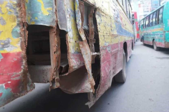 ২০ বছরের পুরনো বাস সরানো হবে, তালিকা চাইলেন মন্ত্রী