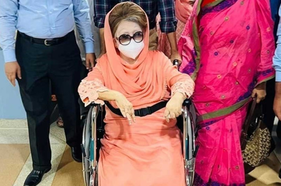 ‘সিসিইউতে নিবিড় পর্যবেক্ষণে খালেদা জিয়া’