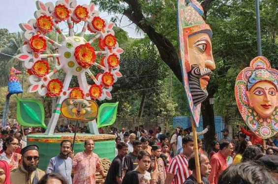 মঙ্গল শোভাযাত্রায় অন্ধকার ভেদ করে আলোর বার্তা