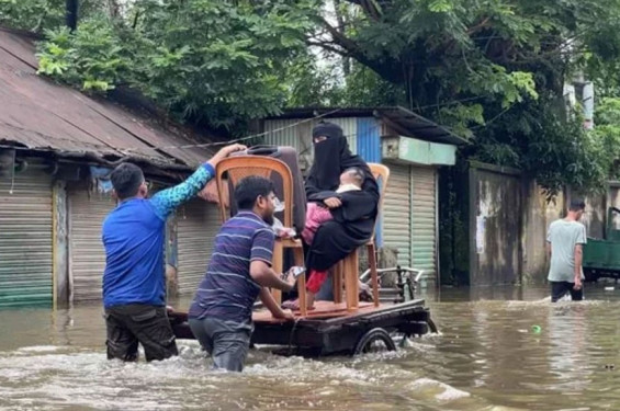 বিদ্যুৎ ও যোগাযোগ বিচ্ছিন্ন ফেনী, দুর্ভোগ চরমে