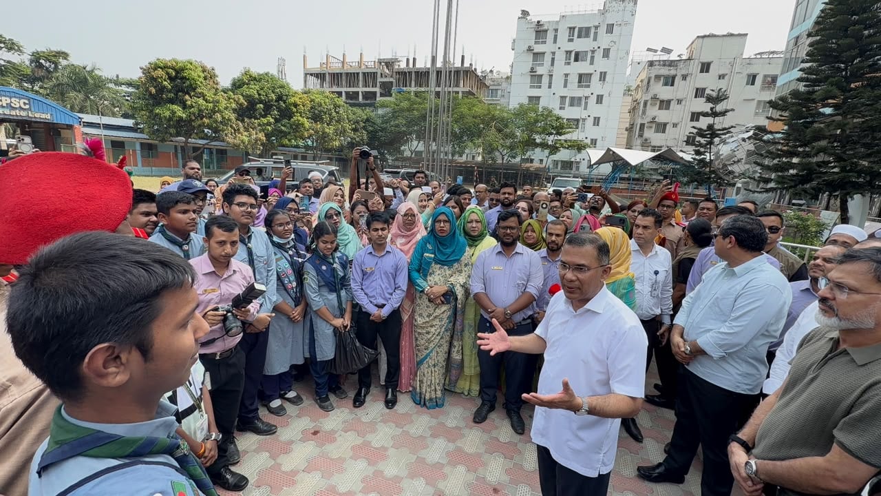 মিরপুরে দখলমুক্ত ফুটপাত পরিদর্শনে প্রধানমন্ত্রী