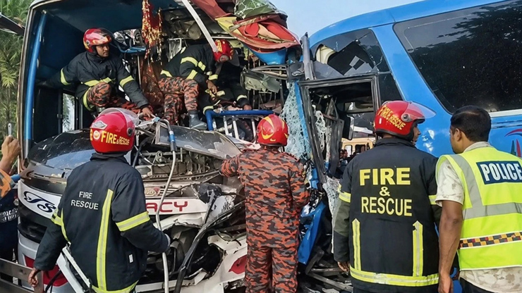 ঢাকা-মাওয়া এক্সপ্রেসওয়েতে বাস খাদে পড়ে নিহত ৩