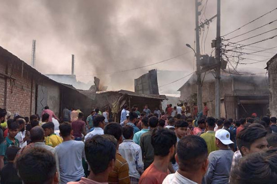 টঙ্গীতে তুলার গুদামে আগুন, নিয়ন্ত্রণে ৭ ইউনিট