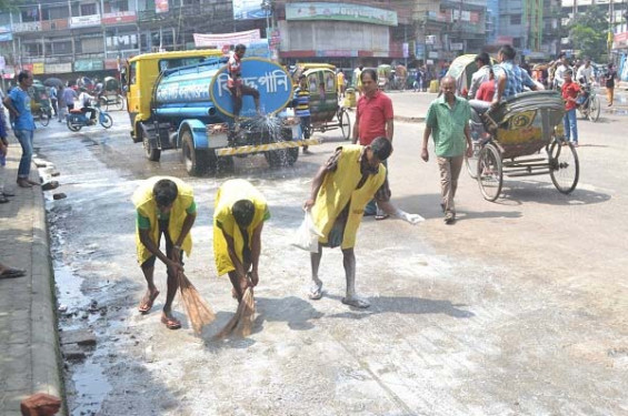 চলছে কোরবানির বর্জ্য অপসারণ