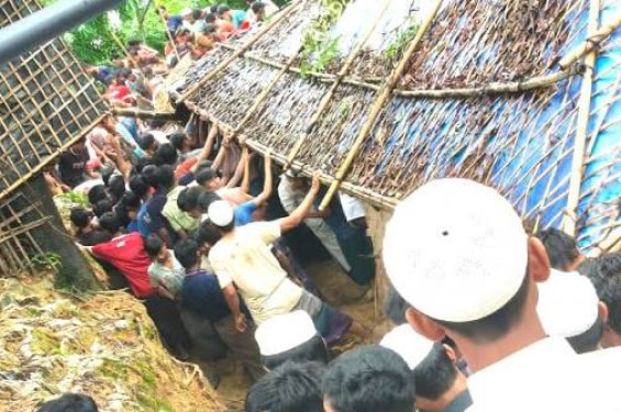 কক্সবাজারে রোহিঙ্গা ক্যাম্পে পাহাড়ধসে ৭ শিক্ষার্থীর মৃত্যু
