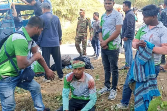 সাজেক থেকে ফেরার পথে সড়ক দুর্ঘটনায় ১০ পর্যটক আহত