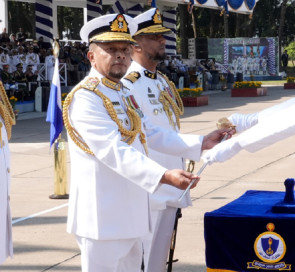 শীতকালীন রাষ্ট্রপতি কুচকাওয়াজ পরিদর্শন করলেন নৌবাহিনী প্রধান