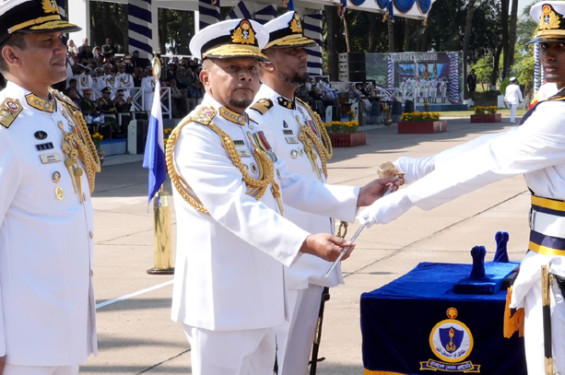 শীতকালীন রাষ্ট্রপতি কুচকাওয়াজ পরিদর্শন করলেন নৌবাহিনী প্রধান