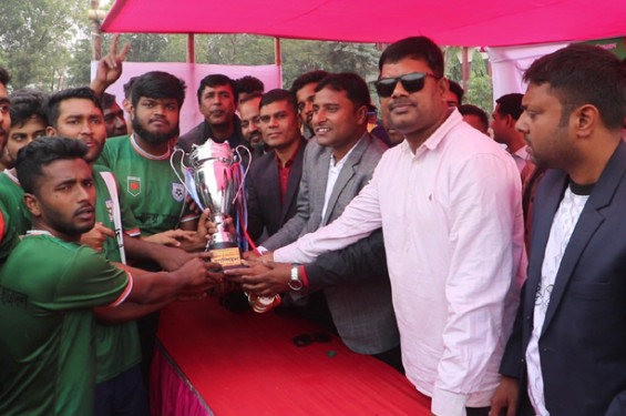 নওগাঁয় শহীদ ওয়াসিম আকরাম ফুটবল টুর্ণামেন্টে চ্যাম্পিয়ান পৌর ছাত্রদল