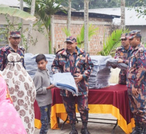 কুলাউড়ায় গরিব ও দুঃস্থদের মাঝে বিজিবি’র শীতবস্ত্র বিতরণ