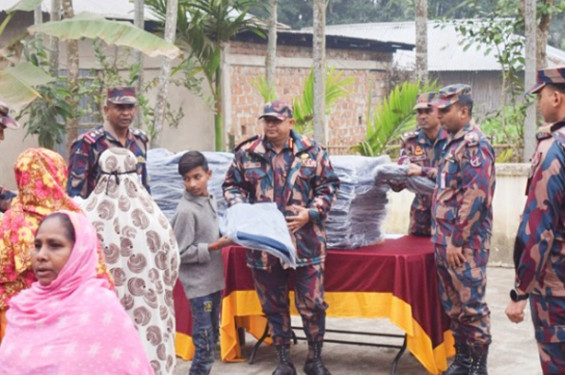 কুলাউড়ায় গরিব ও দুঃস্থদের মাঝে বিজিবি’র শীতবস্ত্র বিতরণ