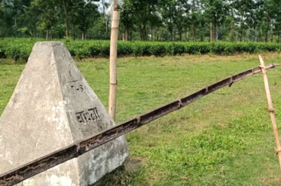 নওগাঁ সীমান্তে বিএসএফের কাঁটাতারের বেড়া নির্মানের চেষ্টা, বিজিবির বাধায় বন্ধ
