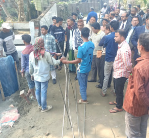 লক্ষ্মীপুরে নিয়ম বহির্ভূত বহুতল ভবনের ফাইলিংয়ে বিধ্বস্ত সড়ক-দোকানপাট, ঝুঁকিতে ভবন